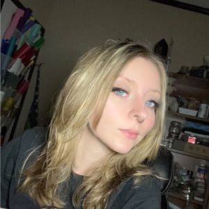 Meet your Posher, Ava